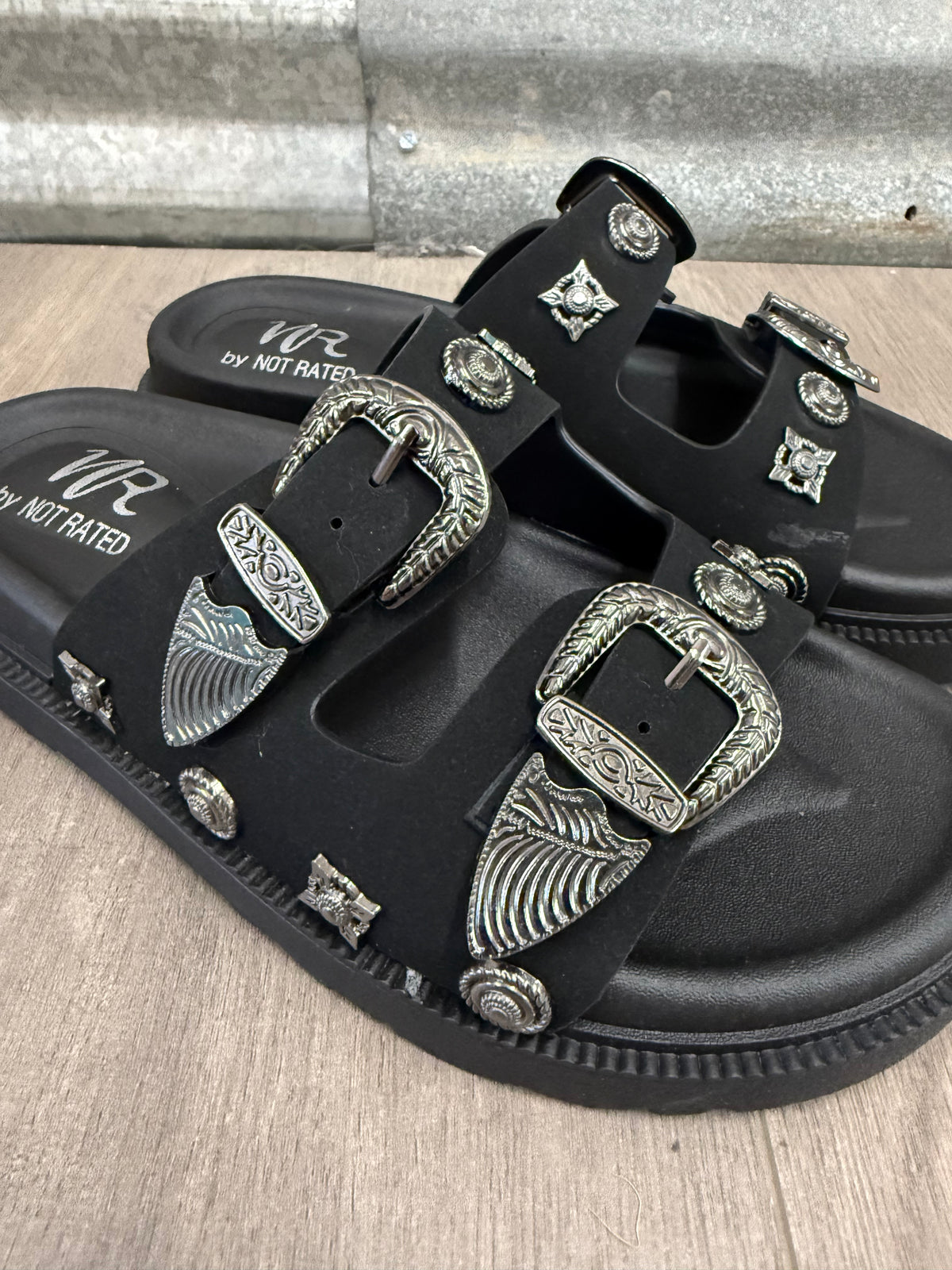 Isol Western Buckle Sandal