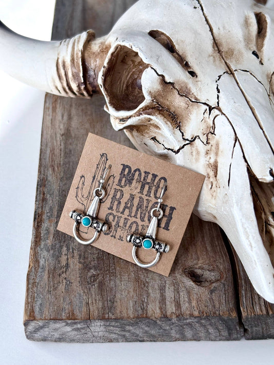 Western Style Pendant with Turquoise Stone Dangle Earrings